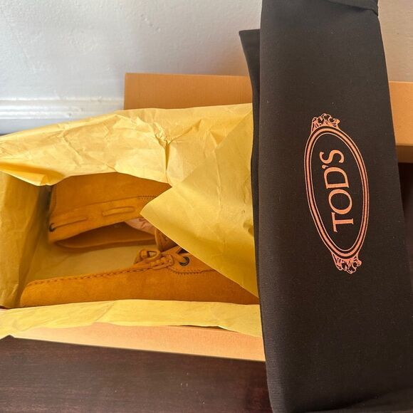 Men’s Tod’s top grain suede leather driving men's loafer
EU 38 US 5,5 new - Picture 6 of 13